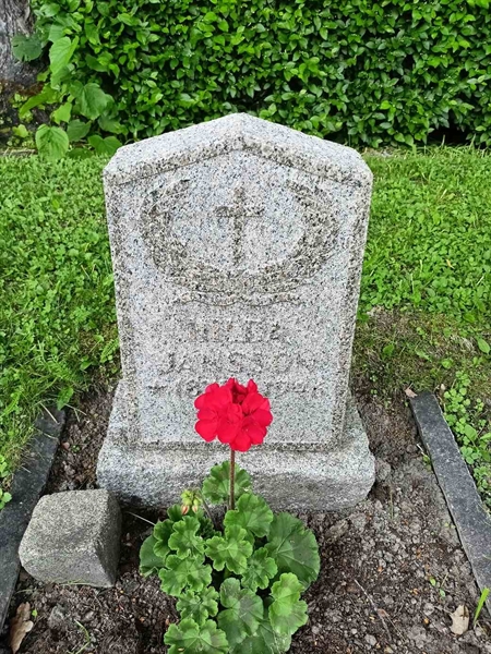 Grave number: 1 Ö 17   517V