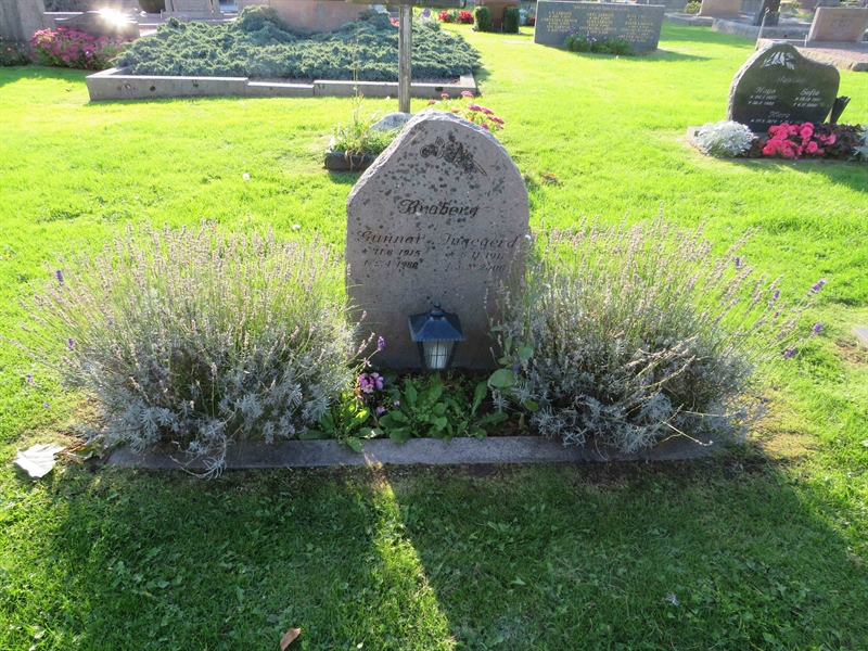 Grave number: 1 05   18