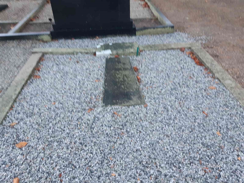Grave number: SG A    25, 26