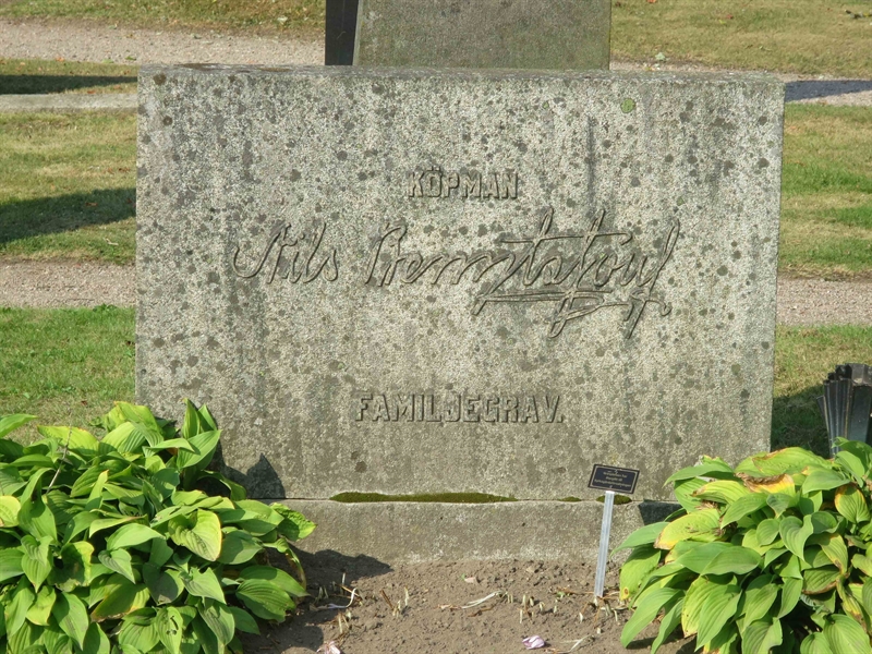 Grave number: HK A    69, 70