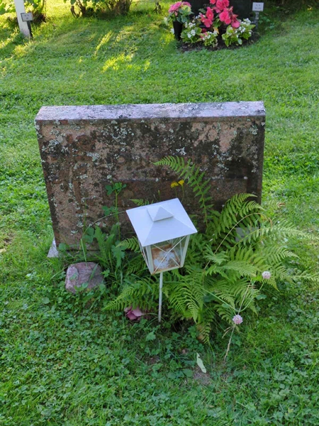 Grave number: 1 10   319-322