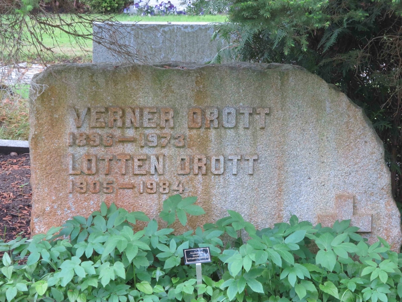 Grave number: HÖB 70C    56
