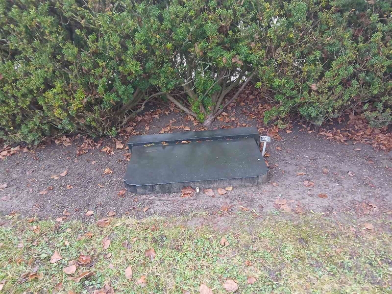 Grave number: FE D     6, 7