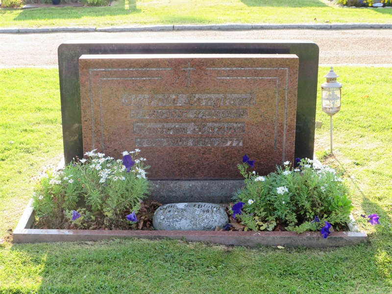 Grave number: 1 02   28