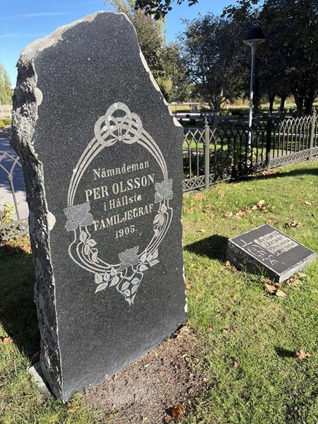 Grave number: H 1    15
