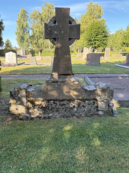 Grave number: 33 5    85-87