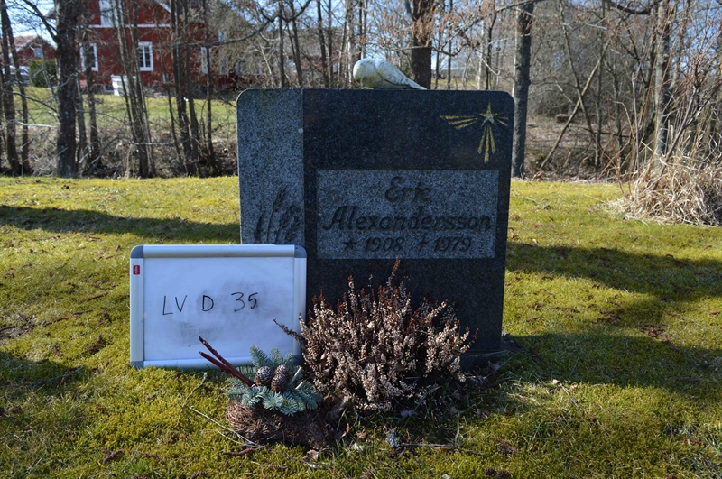 Grave number: LV D    35