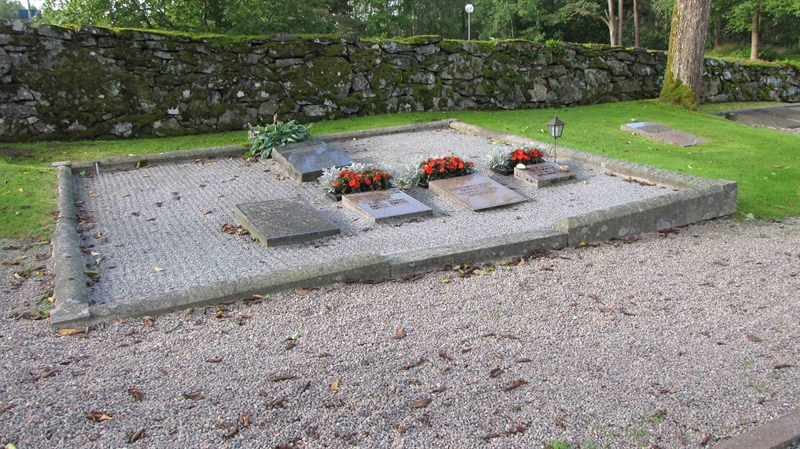 Grave number: HG HÄGER    22, 23, 24, 25, 26, 27, 28, 29