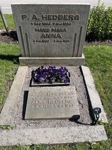 Gravnummer: 22 E     4