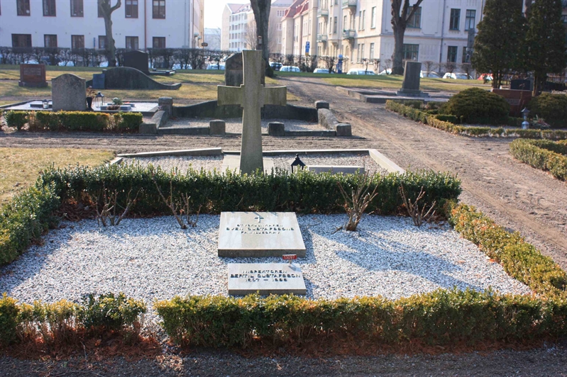 Grave number: Ö 13i   163, 164, 165