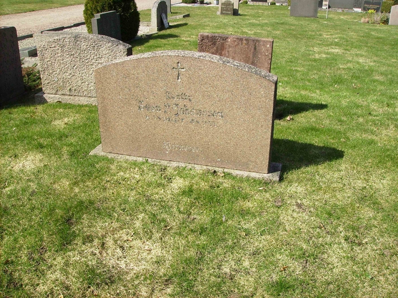 Grave number: LM 3 33  007