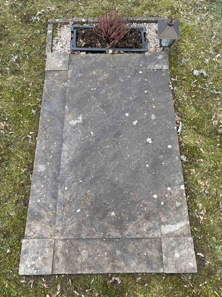 Gravnummer: LE   383, 384