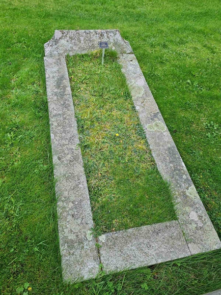 Grave number: KG 09   699