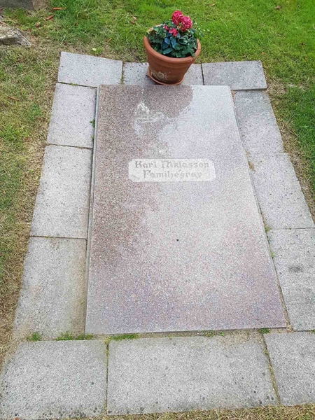 Grave number: 01   786