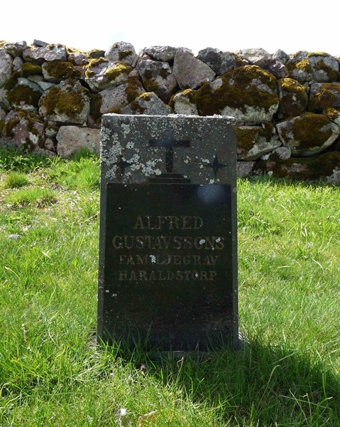 Grave number: SG 3   70