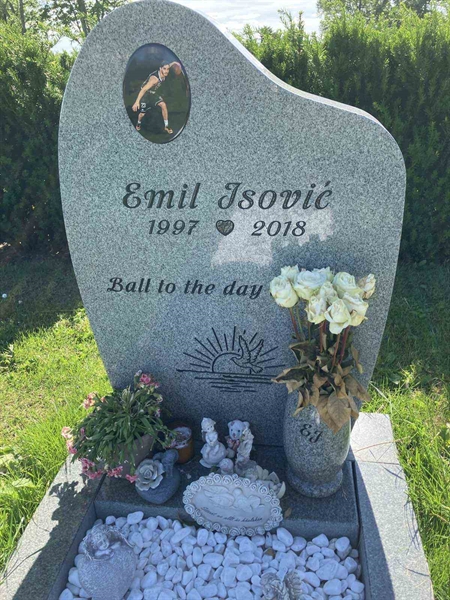Grave number: R 05M 216, 217