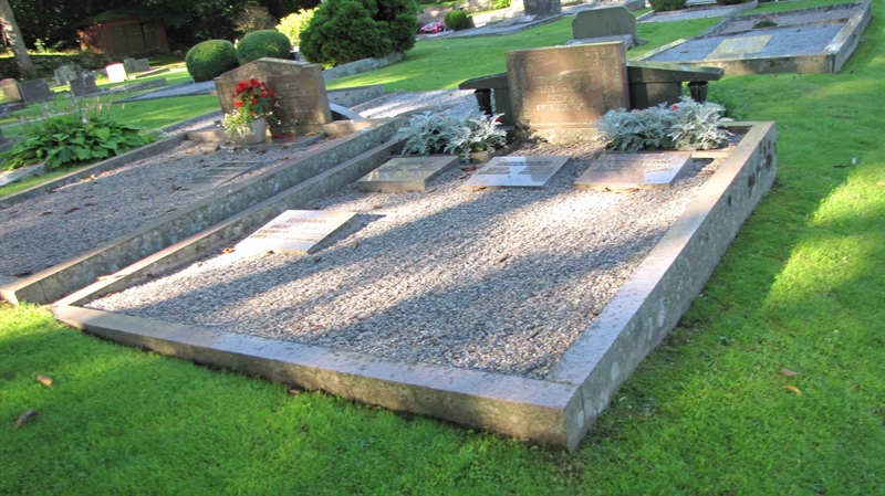 Grave number: HG TRAST   812, 813