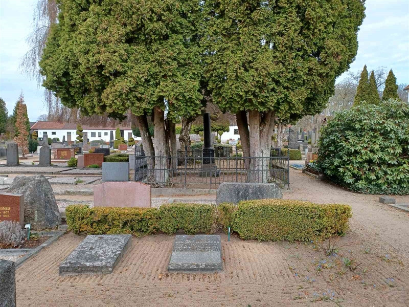 Grave number: OS J 446, 447, 448, 449