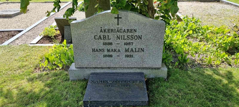 Grave number: LM 1 07  004