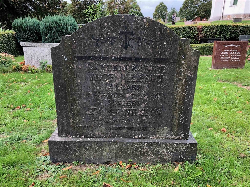 Grave number: AK 03   104, 105, 106