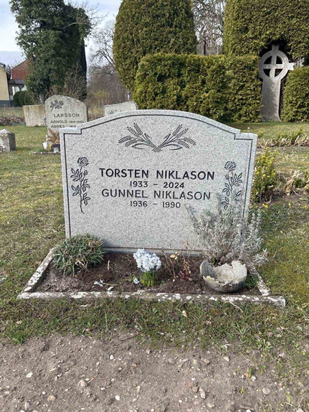 Gravnummer: LI    34, 35