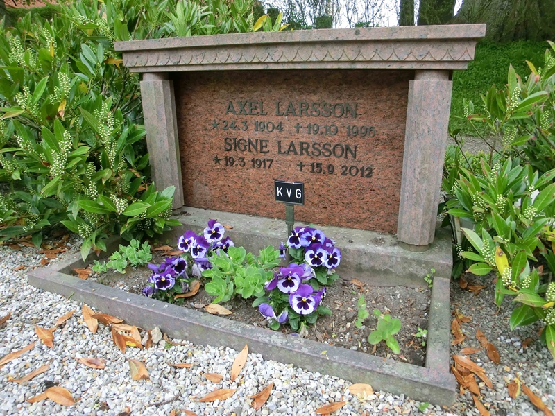Grave number: KÄ F 169-172