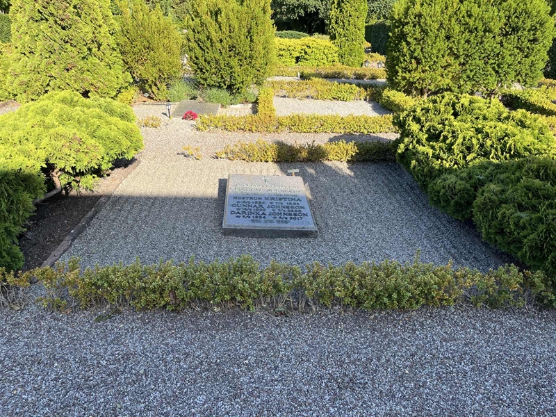 Grave number: NK E 18-21