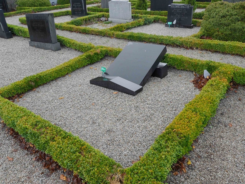 Grave number: ÖTN NMK4    20, 21