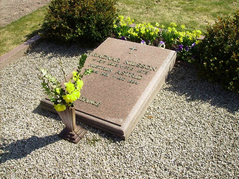 Grave number: LM 3 29  012