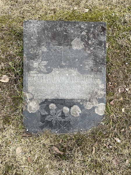 Grave number: R 3   107-E