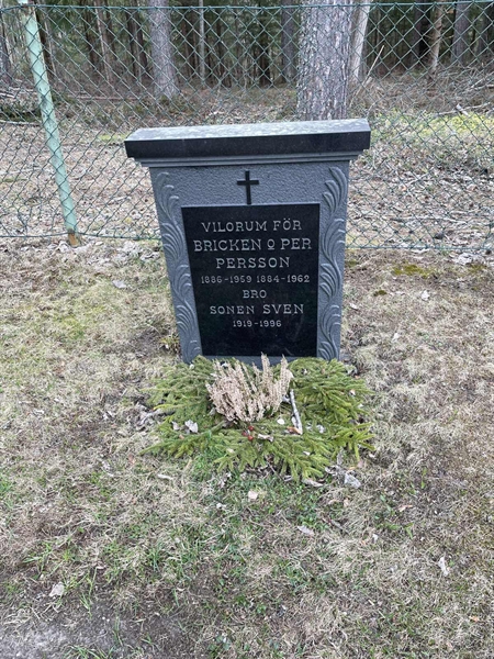 Grave number: R 2    24