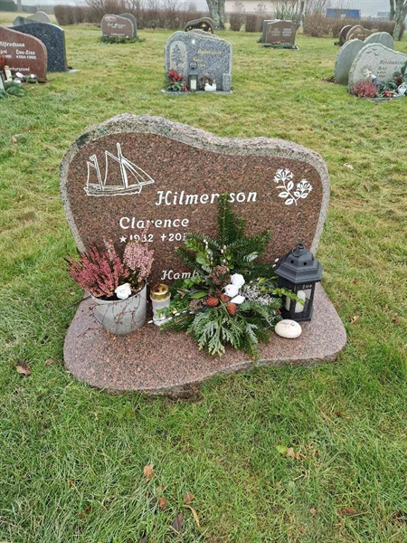 Grave number: K2 02 214,215