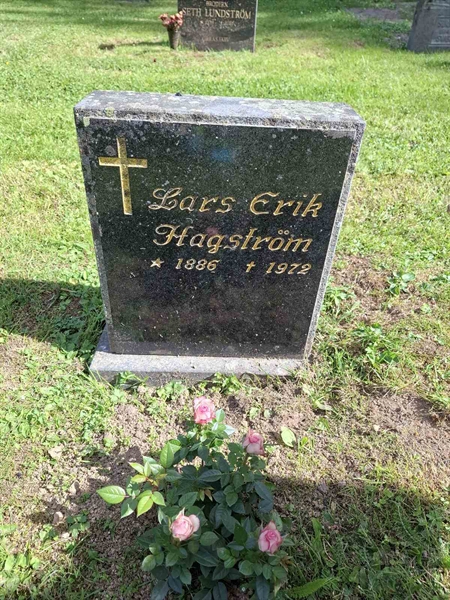 Grave number: 001 2   670