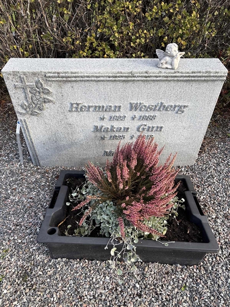 Grave number: 4 N ND   182