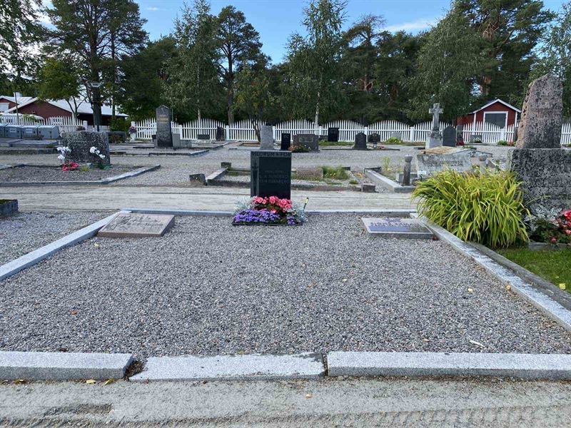 Grave number: 2 06   122