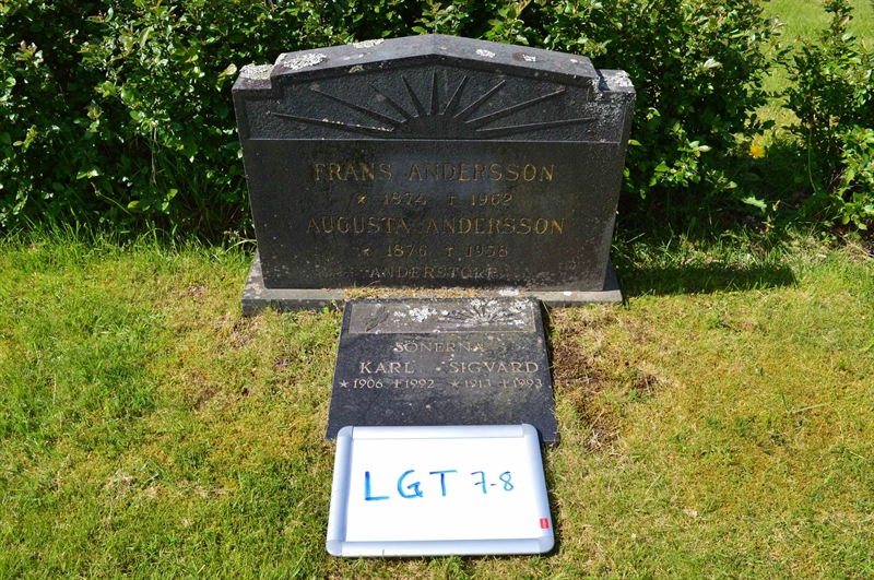 Grave number: LG T     7, 8