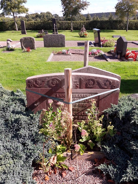Grave number: TÖ 5   307