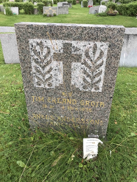 Grave number: UN G   238, 239, 240