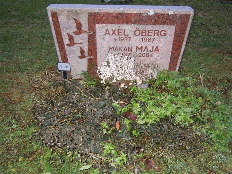 Grave number: 1 NV    38