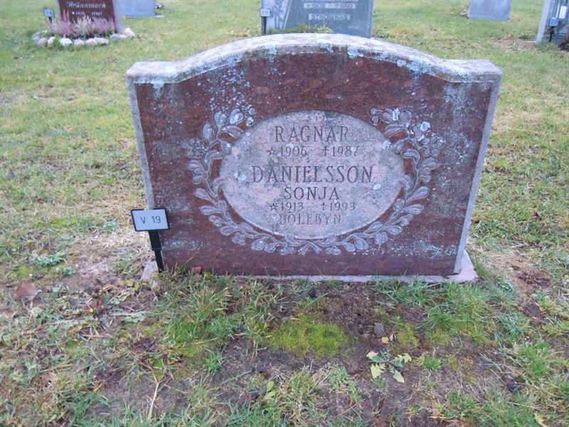 Grave number: 1 NV    19