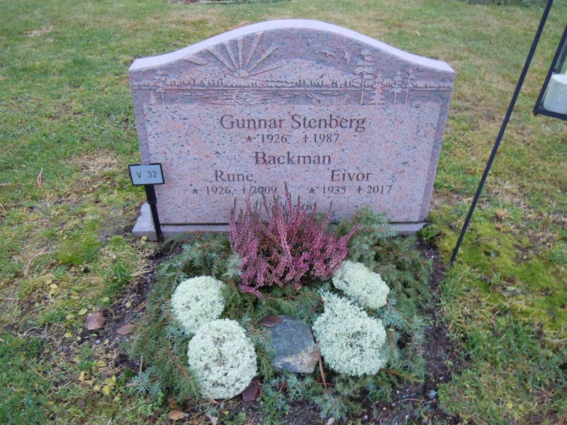 Grave number: 1 NV    32