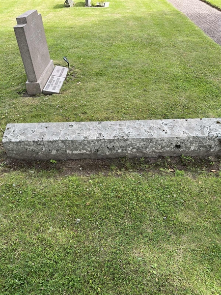 Grave number: 33 4    48-50
