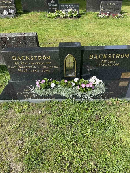 Grave number: N 4 1    43