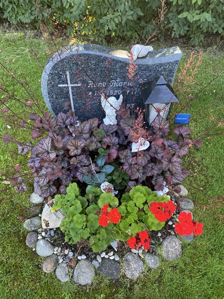 Grave number: G 27    30-32
