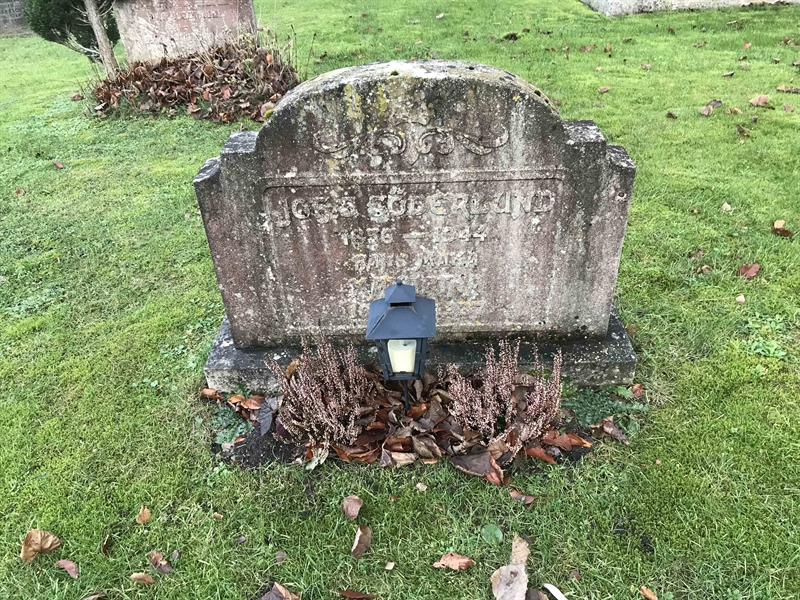 Grave number: L B    47