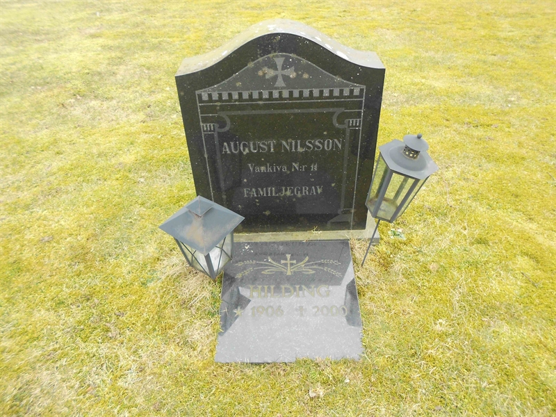 Grave number: V 5    74