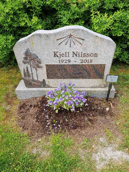 Grave number: kö 02 21   112