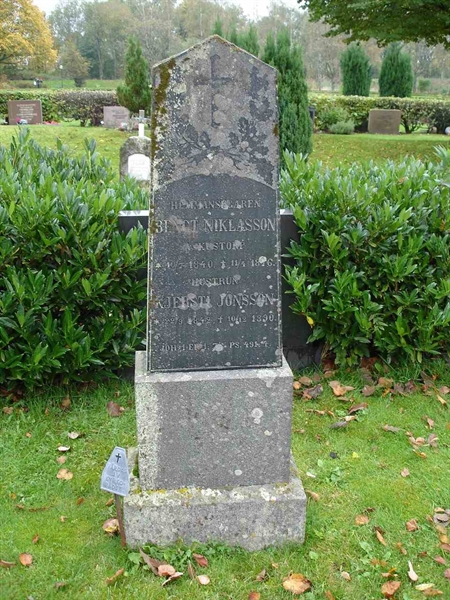 Grave number: HK G    83, 84