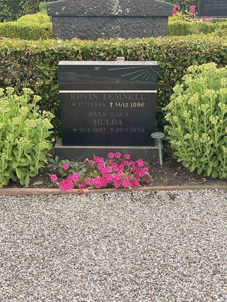 Grave number: VN P    16