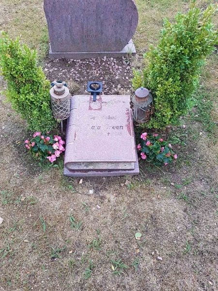 Grave number: 01 17002